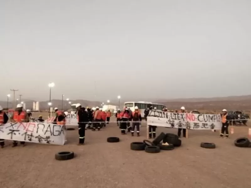 Trabajadores cortan el ingreso a la minera Zijin-Liex: "Está llevando a la quiebra a una empresa local"