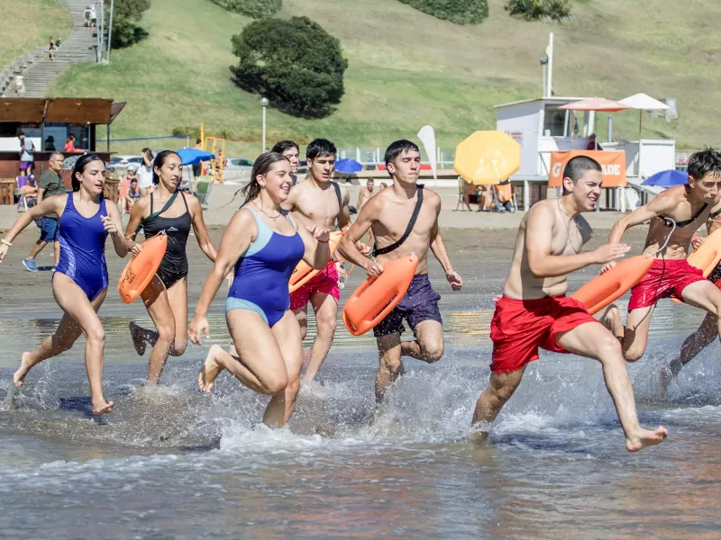 Inician las preinscripciones para la Escuela de Surf y el Programa Guardavidas Junior en la Playa Deportiva del EMDeR Mar del Plata