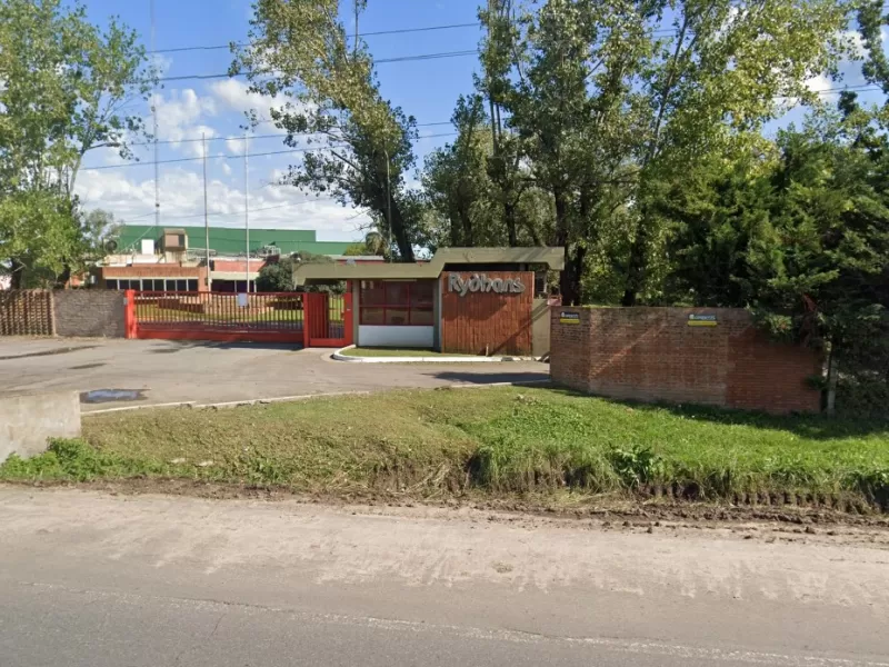 Sin luz y con sueldos pendientes, trabajadores de Rydhans exponen una cr&iacute;tica situaci&oacute;n en Moreno