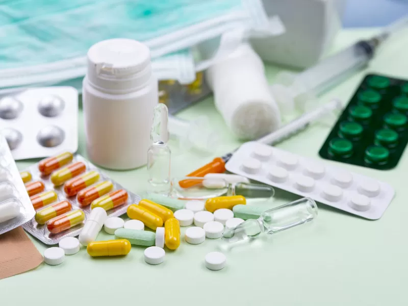 Proponen coordinar compras de insumos y medicamentos junto al sector público para mejorar el precio
