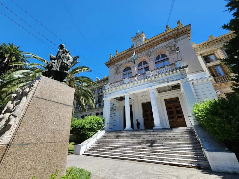 Tensi&oacute;n en las escuelas bonaerenses: nuevos valores para comedores en medio de recortes de auxiliares y exigencias sin fondos