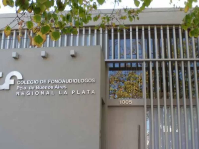 En La Plata, un hombre de 85 años espera una solución que no llega