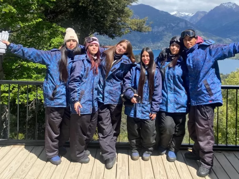 Jóvenes bonaerenses de Laferrere viven su viaje soñado a Bariloche con Jungle Travel