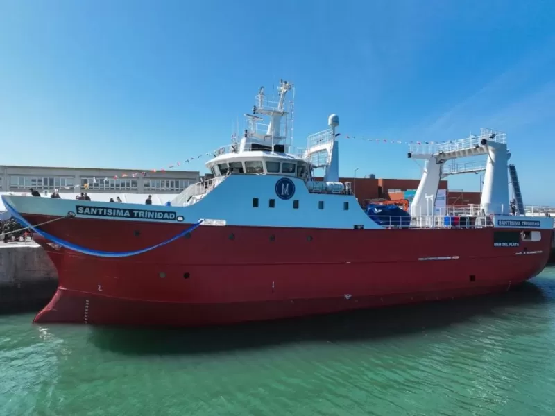 Presentaron el buque pesquero "Sant&iacute;sima Trinidad" en la Base Naval marplatense