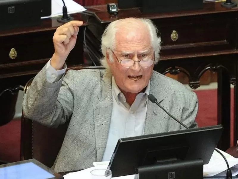 Pino Solanas fund&oacute; el Proyecto Sur en 2007, y hoy sus militantes denuncian en la provincia un vaciamiento