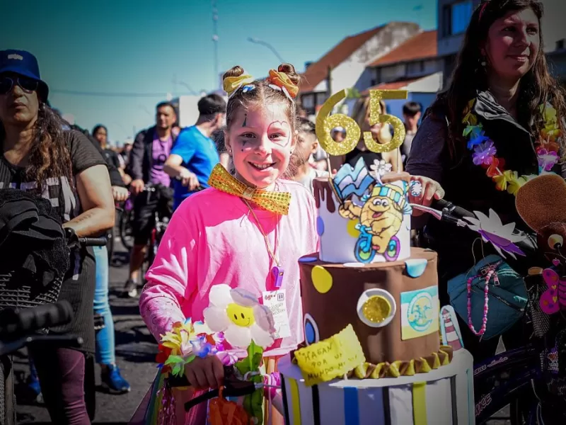 Mar del Plata volvió a florecer con la multitudinaria Caravana de la Primavera