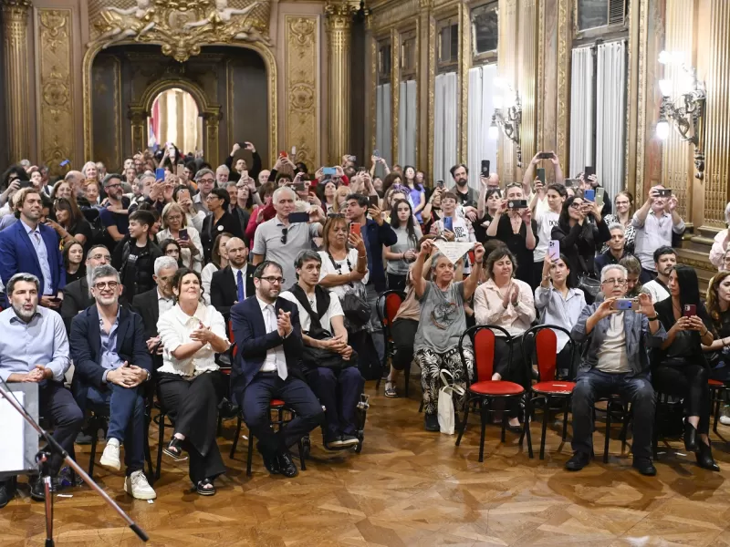 "Día del Artista Solidario”: León Gieco recibió el Premio AMIA