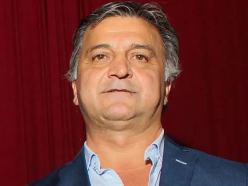 El intendente de Exaltaci&oacute;n de la Cruz acumula pedidos sin responder y un d&eacute;ficit de 2.909 millones de pesos