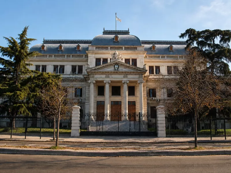Martilleros bonaerenses acusaron a diputados de LLA de querer legalizar la intermediaci&oacute;n inmobiliaria sin matr&iacute;cula
