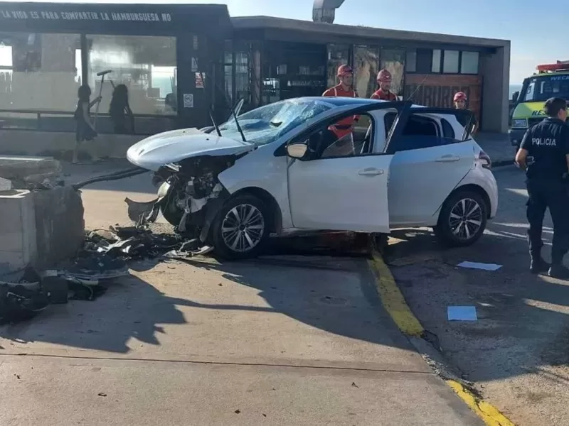 Un hombre falleció en Mar del Plata tras impactar contra un pilar de hormigón de la bajada náutica