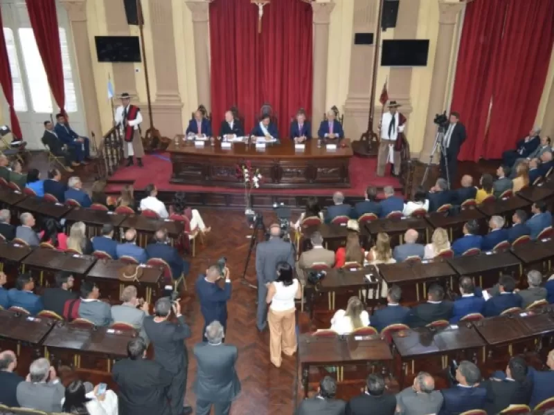 Diputados de Salta piden revisar las cesant&iacute;as de 120 docentes y advierten errores en varios expedientes