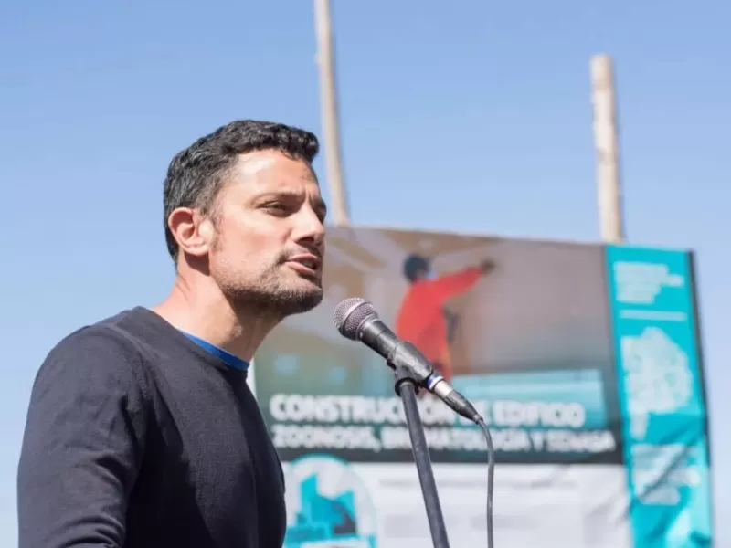 Denuncian que General Rodr&iacute;guez entreg&oacute; materiales escolares con referencias vinculadas al oficialismo local