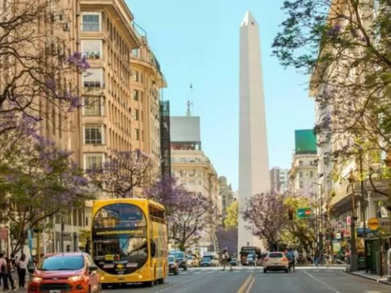 Vivir y trabajar en Montevideo, Santiago o Buenos Aires: comparativa de salarios y costo de vida
