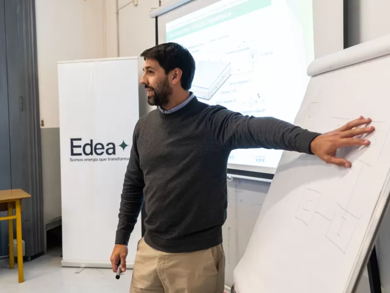 EDEA lanz&oacute; un curso gratuito de instalaci&oacute;n de paneles solares junto a la UTN