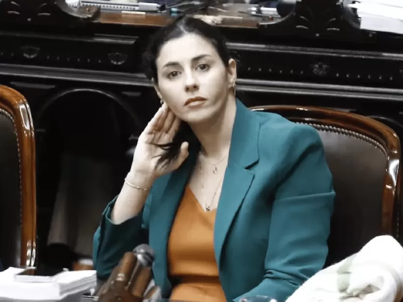 ¡Otra vez lo mismo! Una diputada de Milei señalada por su relación estrecha con el kirchnerismo
