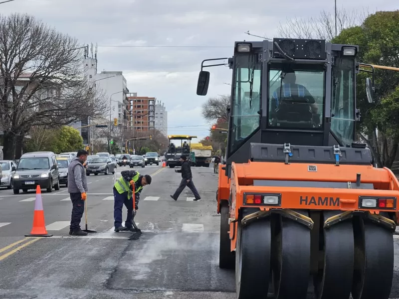 Más de 65 mil metros cuadrados de bacheo: el Municipio de General Pueyrredon pone en marcha un nuevo plan de obras viales