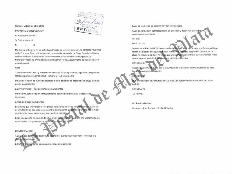 Mar Chiquita: piedras, basura y pol&eacute;mica por una obra frenada