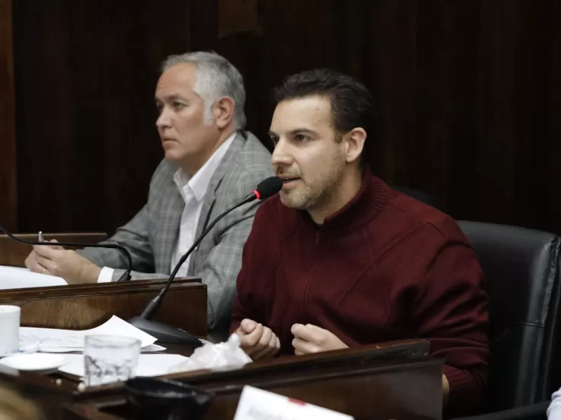 Morón: concejal de Milei dio lecciones básicas de finanzas en pleno Concejo Deliberante