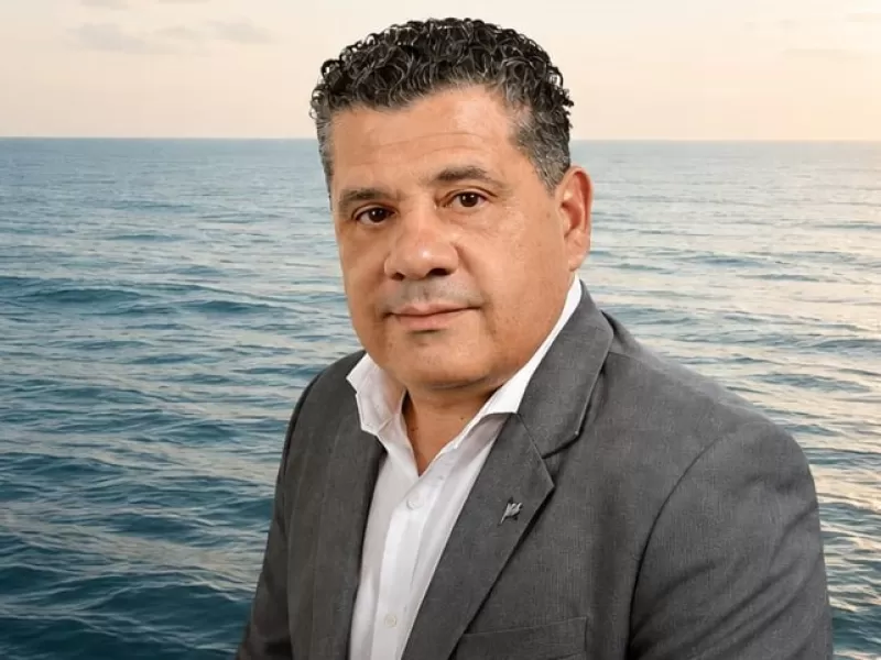 Walter Eiguren lanz&oacute; su primer libro mientras el Partido Moderado busca ganar espacio dentro de Unidos