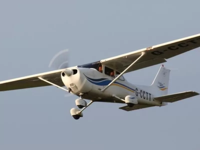Proponen estudiar trajes conductivos para proteger a pilotos de ala delta ante cables de alta tensi&oacute;n