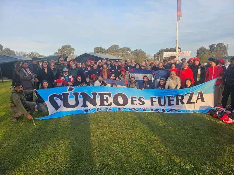 Ante una importante concurrencia en La Plata, Santiago C&uacute;neo reforz&oacute; su estrategia rumbo a la Provincia