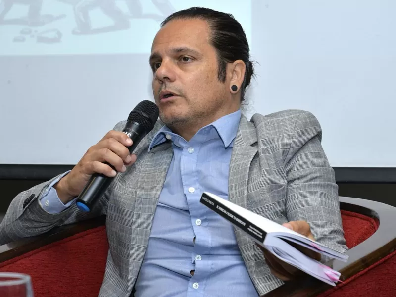 Marcelo Peretta dice que el Gobierno analiza corregir la apertura de la venta de medicamentos fuera de farmacias