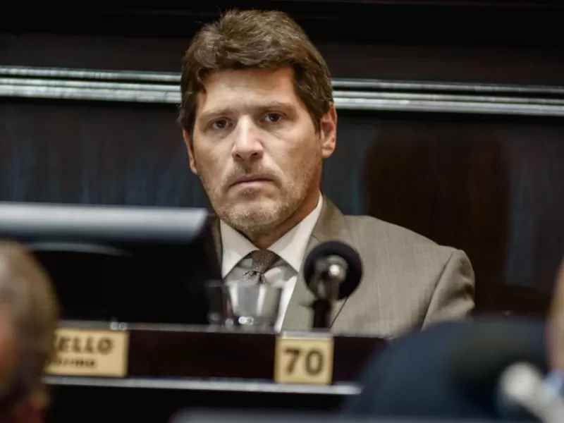 Guillermo Castello denunci&oacute; que buscar&iacute;an aprobar una nueva tasa de alumbrado en la boleta de luz