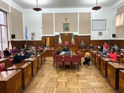 Convocatoria a Salud Comunitaria y Desarrollo Humano: proyectos para adultos mayores, informes sobre el CEMA, espectro TEA y jornada sobre cigarrillos electrónicos