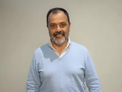 Cuestionamientos internos contra el consejero escolar Cristian Cativiela por maniobras políticas y conflictos en el Consejo Escolar marplatense