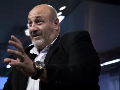 Santiago Cúneo lanza duras acusaciones contra Crónica TV y su propietario Raúl Olmos