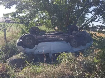 Un hombre muri&oacute; tras volcar la camioneta por un mate en La Plata