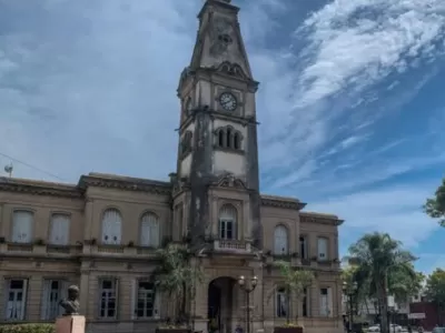 Denuncian que en Campana un concejal oficialista ocupa un local comercial dentro de una vivienda social en conflicto judicial