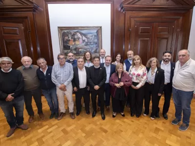 Axel Kicillof reuni&oacute; a gobernadores y centrales obreras y lanz&oacute; una fuerte advertencia contra Naci&oacute;n