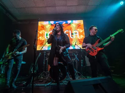 Lobela presenta "Palos Cruzados" junto a The Sun Makers