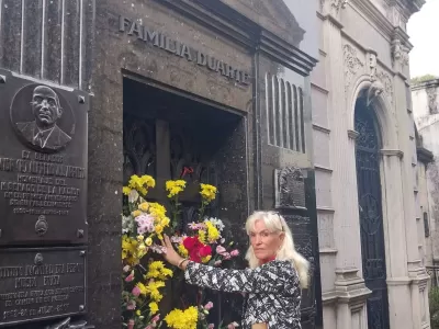 CABA: Mercedes Landa rindió homenaje a Eva Perón en la Recoleta