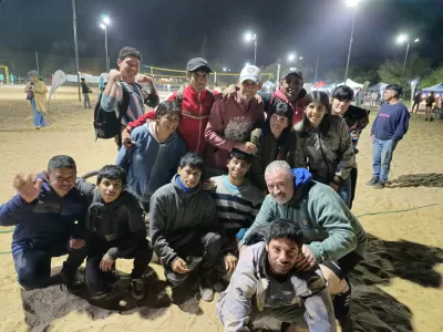 El intendente de Ramallo inauguró junto a los vecinos la iluminación del Complejo Deportivo en Arena