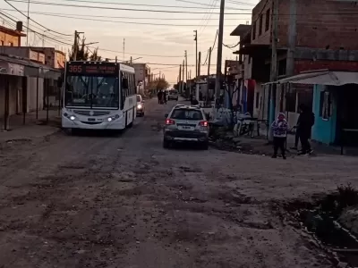 Moreno recibe cr&iacute;ticas por un operativo policial en una zona con pavimento y desag&uuml;es todav&iacute;a pendientes