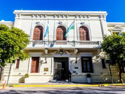 Río Negro enfrenta críticas por la falta de respuestas ante fallas en insumos médicos y problemas escolares