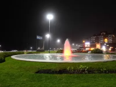 La rotonda de Constituci&oacute;n y la costa fue intervenida con obras en luces, agua y espacios verdes