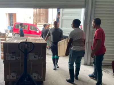 La solidaridad rompi&oacute; barreras y llev&oacute; hasta Cuba 45 sistemas solares pese a las dificultades para concretar el env&iacute;o