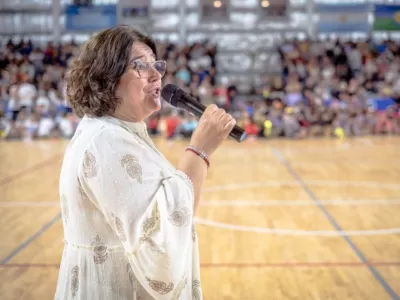 Crecen las cr&iacute;ticas en Mar Chiquita por el video de una din&aacute;mica laboral protagonizada por la jefa distrital