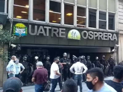 Sin aumentos y con incertidumbre, el personal qued&oacute; atrapado en la crisis de la obra social