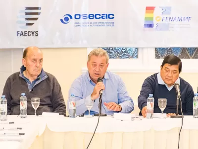 Gremios debatieron en la ciudad sobre despidos, ca&iacute;da salarial y crisis en el comercio