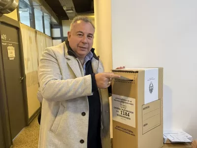 Marcelo Cardoso emitió su voto en Mar del Plata y pidió que todos "hagan valer su derecho"