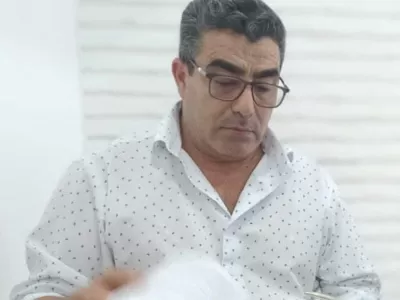 "Es Santiago Caputo o el naufragio de La Libertad Avanza": se recuera la advertencia que dio un concejal geselino de Milei hace 3 meses