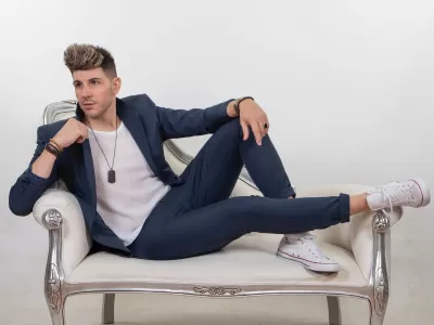 Rub&eacute;n Alegr&iacute;a, la nueva joya del pop espa&ntilde;ol reconocida por Billboard