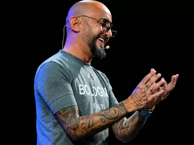 El Pela Romero llega a Mar del Plata con la gira despedida de "#Basta de amores de mierda"