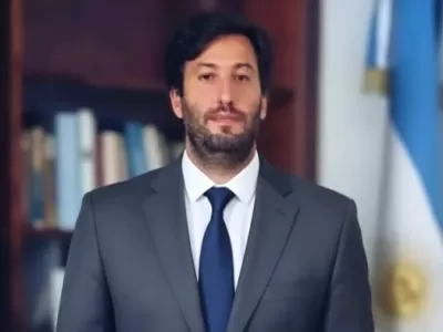 Nicol&aacute;s Hourcl&eacute; y la comodidad de las lecturas r&aacute;pidas