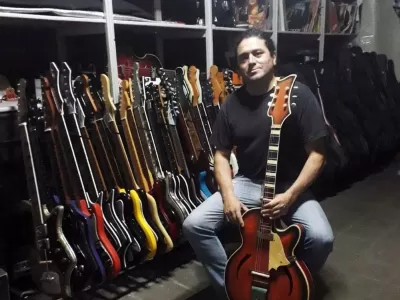Pilo Santos, el guardián de las guitarras perdidas