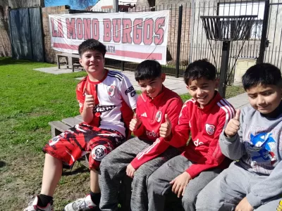 La Agrupaci&oacute;n Mono Burgos llev&oacute; juguetes, juegos y comida a familias del barrio Jos&eacute; Hern&aacute;ndez